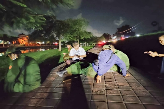 Tingkatkan Keamanan Desa, Aparat Keamanan Desa Pemogan Laksanakan Patroli di Jalan Taman Pancing