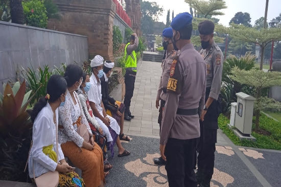 Hari Raya Pagerwesi Polres Gianyar Siagakan Personel Demi Melaksanakan Pengawasan Prokes