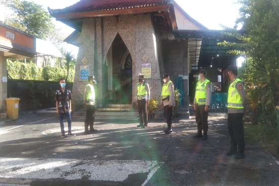 Personel Ops Aman Nusa Polres Gianyar Laksanakan Pengamanan Kegiatan Ibadah