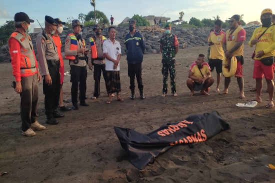 Buruh Bangunan Hilang Terseret Arus di Pantai Lembeng Ditemukan Tewas Terdampar