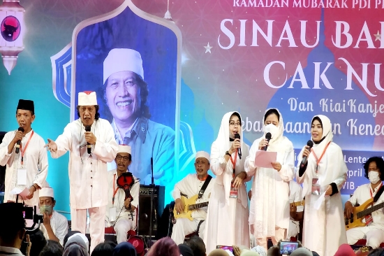 Di Acara Sinau Bareng Cak Nun, Puan Diminta Jaga Indonesia