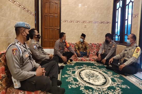 Jelang Idul Fitri 1443 H, Kapolsek Gianyar Sambangi Ketua MUI Kabupaten Gianyar
