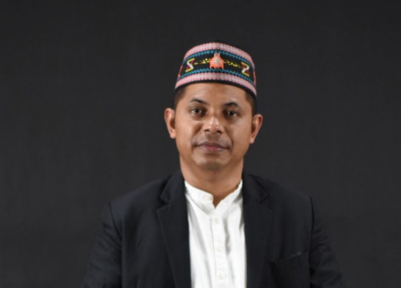Stefanus Gandi Beri Bantuan Lilin Paskah, Hosti dan Kemenyan bagi Gereja Katolik di Manggarai Raya