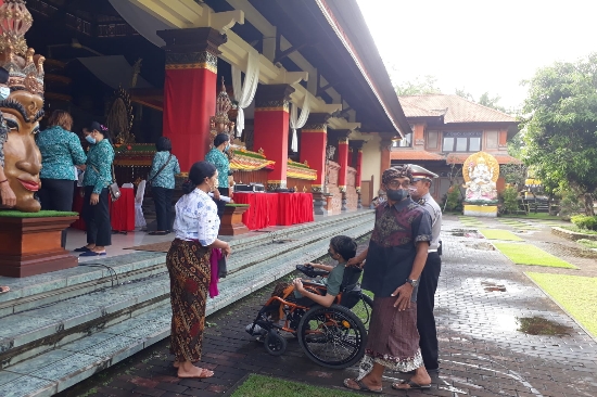 Polsek Sukawati Gelar Pengamanan Kunjungan Kerja Ketua Tim Penggerak PKK Provinsi Bali di Desa Kemenuh