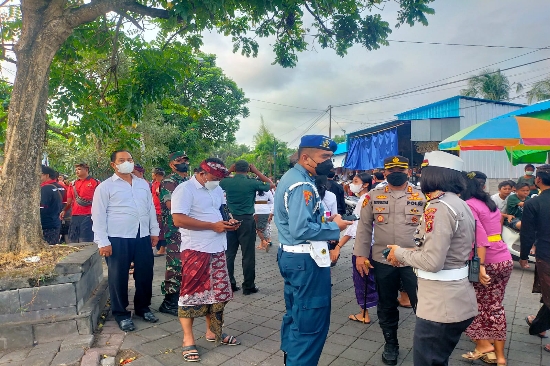 Polres Gianyar Gelar Pengamanan Kunjungan KASAL Laksamana TNI Yudo Margono di Puri Ageng Blahbatuh