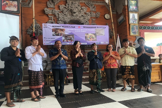 Tingkatkan Pemahaman Budaya, PC KMHDI Denpasar Gelar KMHDI Mengajar dan Workshop Banten