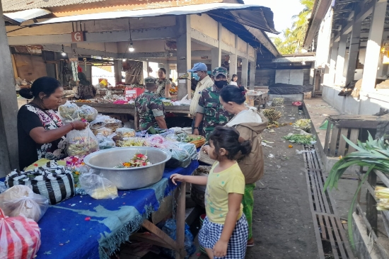 Harga Minyak Goreng Curah Melebihi HET, Kodim 1617/Jembrana Lakukan Pengecekan Harga di Pasaran