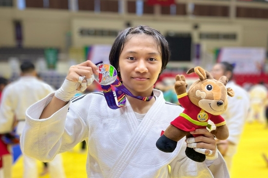 Anny Pandini Kembali Buktikan Diri, Sabet Medali Perak SEA Games Vietnam
