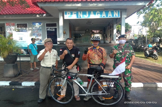 Purnawirawan TNI AL Bersepeda Ribuan Kilometer dari Pulau Bintan Riau hingga Bali untuk Silaturahmi