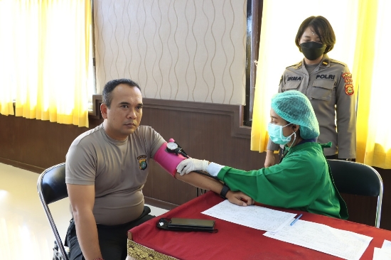 Polres Gianyar Gelar Donor Darah Jelang Hari Bhayangkara Ke-76