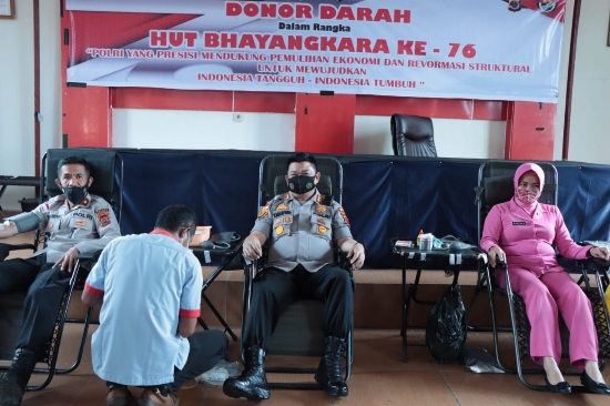 Jelang HUT Bhayangkara ke-76, Kapolres Manggarai Ikuti Bhakti Sosial Donor Darah