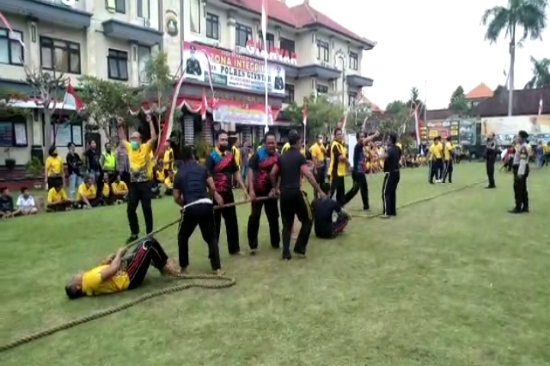 Polsek Blahbatuh Raih Juara 1 Tarik Tambang