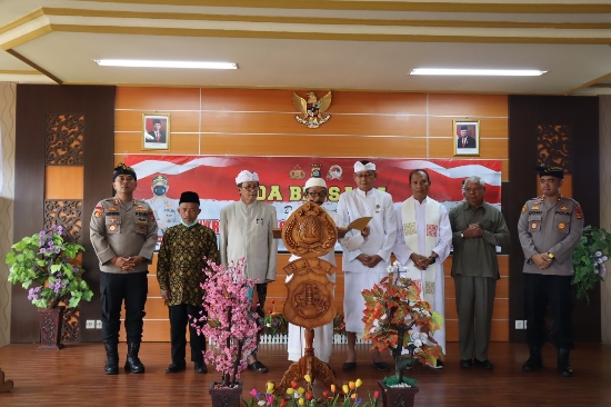 Polres Gianyar Gelar Doa Bersama dalam Rangka Hari Bhayangkara ke-76