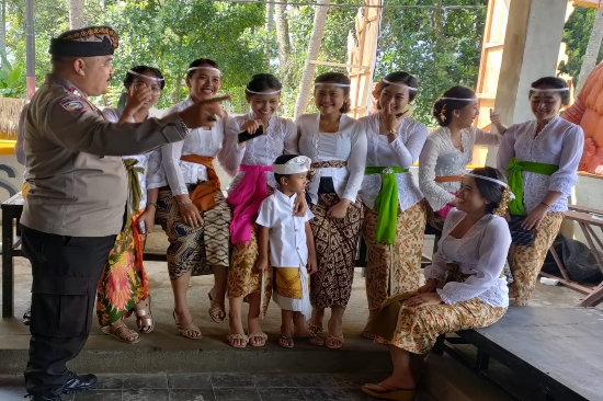 Sambangi Giat Agama di Wilayah Binaan, Bhabinkamtibmas Berikan Penyuluhan