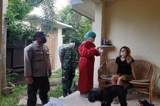 Bhabin TNI-Polri di Pering-Blahbatuh Kawal Tracing dan Telusuri Kontak Erat
