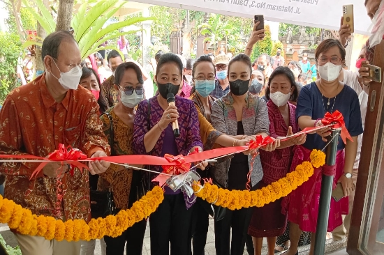 Ketua K3S Kota Denpasar Ny. Sagung Antari Jaya Negara Resmikan Rumah Bantu Dengar