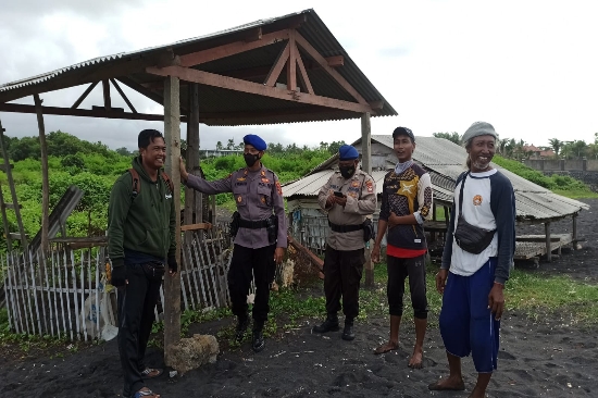 Satuan Polairud Polres Gianyar Bantu Bangun Penangkaran Dukung Pelestarian Penyu