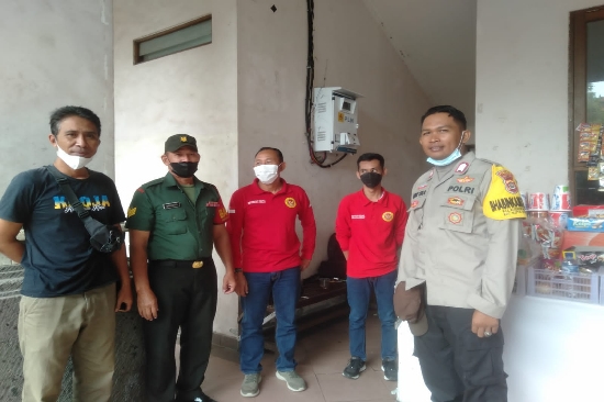 Bhabin Kerobokan Kaja Pantau Pelaksanaan Vaksinasi Covid-19 di Gor Purna Krida
