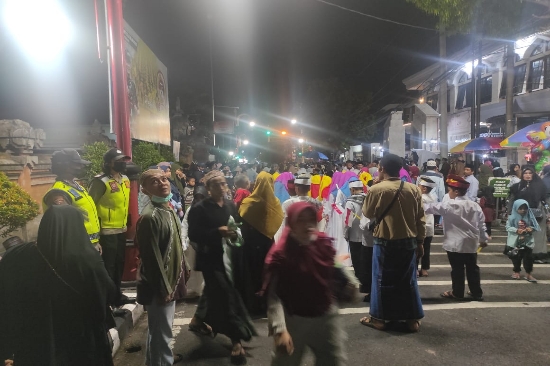 Polres Gianyar Laksanakan Pengamanan Malam Takbiran di Masjid Agung Al Ala