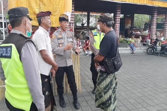 Kapolsek Sukawati Cek Lokasi Jelang Event Lembeng Beach Vibration di Desa Adat Lembeng Desa Ketewel, Sukawati
