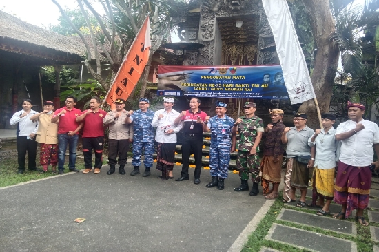Kapolsek Blahbatuh Pimpin Pengamanan Bakti Sosial TNI-AU di Puri Ageng Blahbatuh