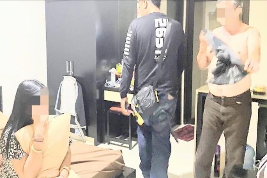 Suami Notaris Terkenal Ini Tega Selingkuhi Istri Mantan Terapisnya