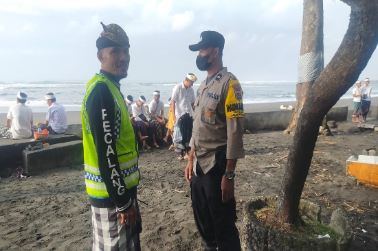 Sipandu Beradat di Blahbatuh, TNI-Polri dan Pecalang Kawal Upacara Melasti