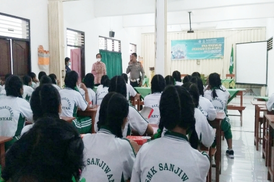 Masa MPLS, Kanit Lantas Polsek Gianyar Ajak Anak Sekolah Tertib Berlalu Lintas