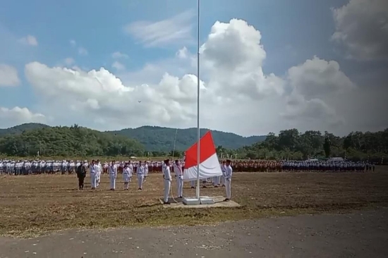 Camat Reok Barat Tarsius R. Asong Pimpin Apel Kebangsaan HUT ke -77 Republik Indonesia