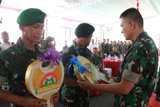Serahkan Kunci Rumah Prajurit, Pangdam Programkan Anggota Wajib Punya Rumah Pribadi