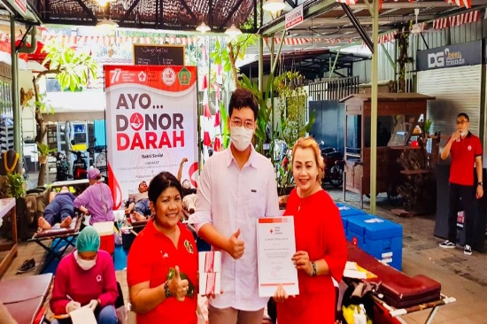 Hikmast dan Komunitas Perempuan Flobamora Sang Dewi Sumbang 53 Kantong Darah