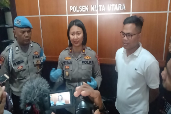 Diduga Alami Gangguan Jiwa, Polsek Kuta Utara Amankan Pelaku Penusukan Korban Pakai Sajam
