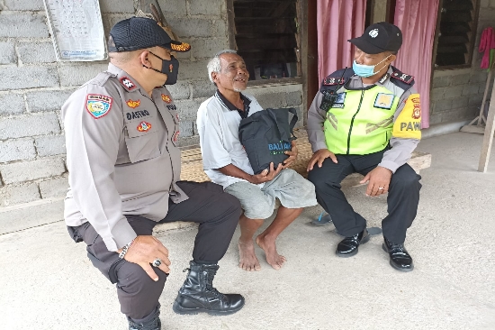 Polsek Ubud Tebar Kebaikan, Bagikan Paket Sembako