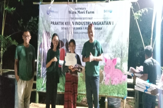 28 Siswa SMKN 1 Poco Ranaka Akhiri Praktek Kerja Industri di Agrowisata Watu Mori Farm