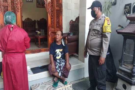 Telusuri Kontak Erat, Polsek Blahbatuh Gelar Pengamanan Tracing di Desa Pering