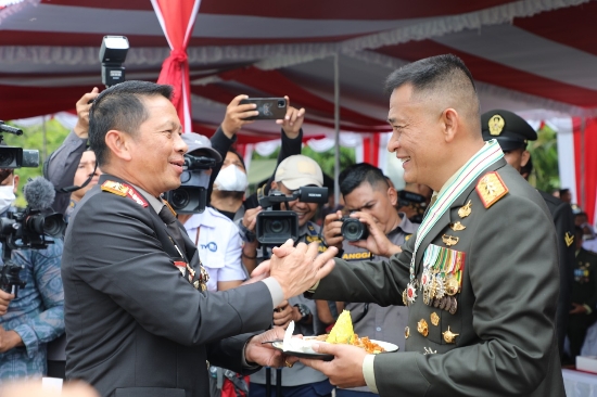 Kapolda Bali Hadiri Upacara HUT TNI ke-77