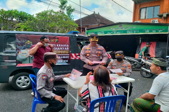 Optimalkan Pelayanan Publik, Polsek Ubud Gelar Pos Keliling di Pusat Keramaian