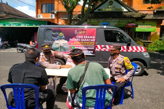 Optimalkan Pelayanan, Polsek Ubud Gelar Pos Pengaduan di Pasar Sayan