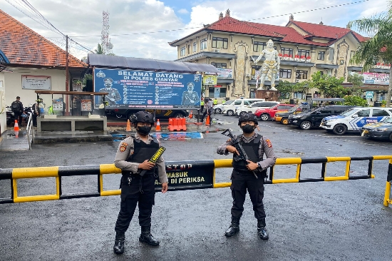 Pengamanan Mako Polres Gianyar Sesuai SOP