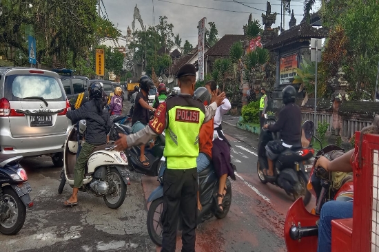Berikan Pelayanan Prima kepada Masyarakat, Personil Polsek Gianyar Lakukan Ini