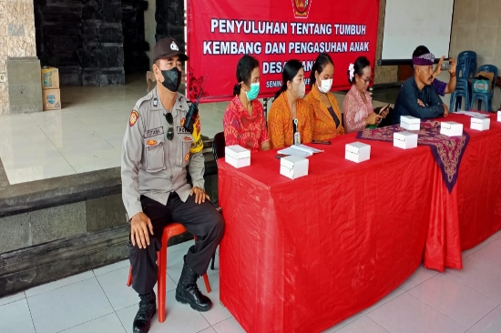 Bhabinkamtibmas Desa Siangan Hadiri Penyuluhan tentang Tumbuh Kembang Pengasuhan Anak