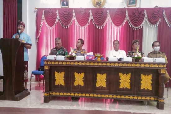 Bhabinkamtibmas Desa Singakerta Hadiri Lokakarya Mini Lintas Sektoral UPT Puskesmas Ubud II