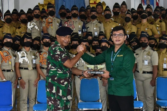 Kenalkan TNI AL, Siswa/Siswi SMA Taruna Garuda Bali Kunjungi Mako Lanal Denpasar