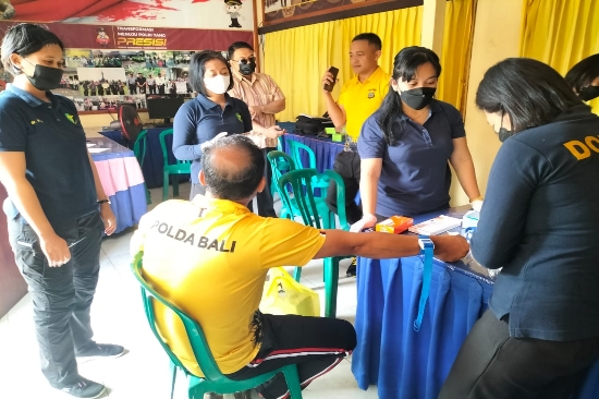 Dokkes Polres Gianyar Kunjungi Polsek Blahbatuh, Lakukan Pemeriksaan Kesehatan Personel