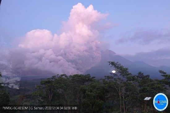 Gunung Semeru Kembali Erupsi, Semburkan Awan Panas