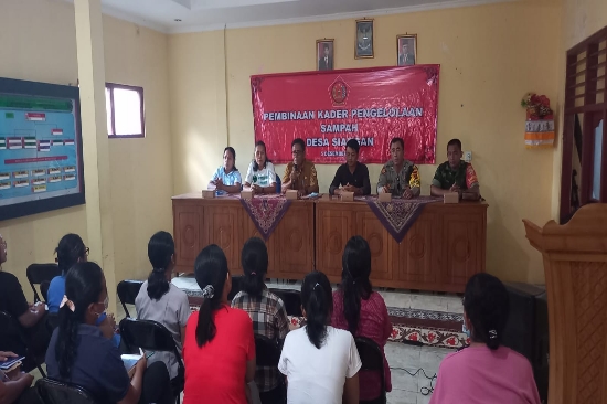 Bhabinkamtibmas Desa Siangan Hadiri Pembinaan Kader Pengelolaan Sampah