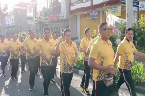 Olahraga Pagi Setiap Jumat Polres Gianyar Jaga Kebugaran Fisik Anggota
