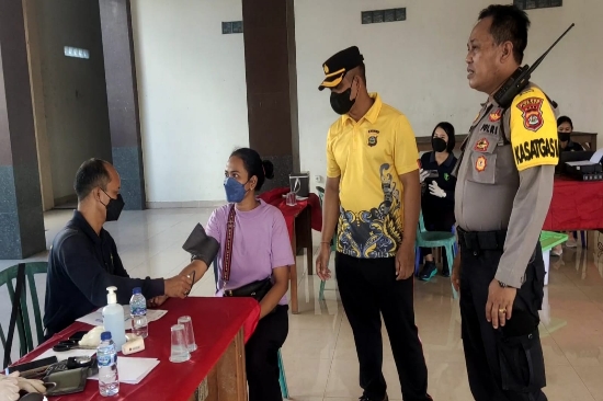 Polres Gianyar Bersama Polsek Gianyar Gelar Gerai Vaksin Presisi