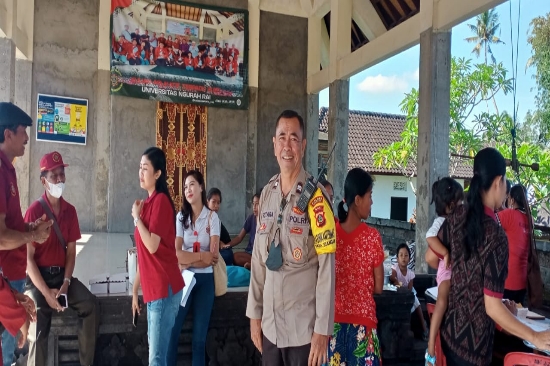 Pantau Situasi Wilayah Binaan Bhabinkamtibmas Desa Siangan Lakukan Sambang