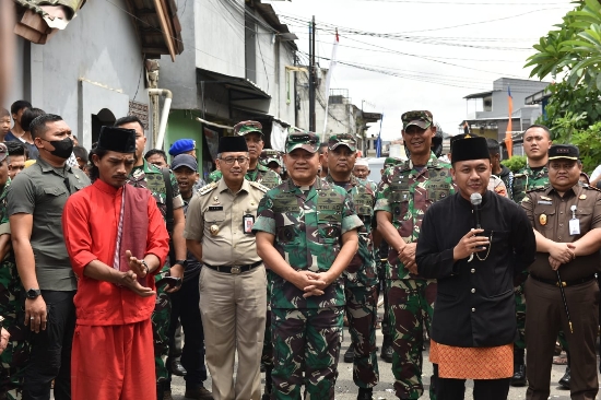 Peringati Hari Juang TNI AD, Kodam IX/Udayana Bedah 10 Rumah RTLH Milik Warakawuri